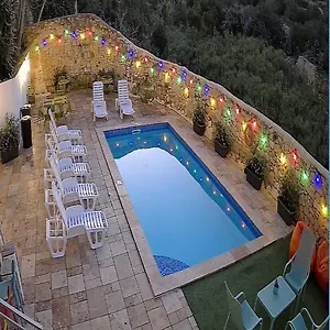 Follow The Sun Boutique - Pool, Breakfast & Sea Views San Ġiljan